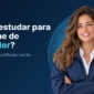 Mulher sorridente com um casaco da Advenio Software, junto ao título «O que estudar para o exame de operador?»